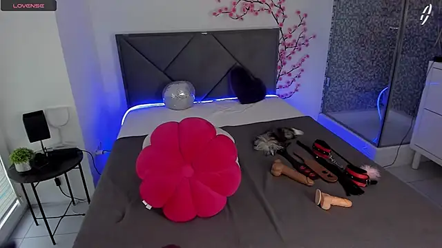 Snapshot of CassieEvans chatting on 09.30.25 CassieEvans online show from 09.30.25