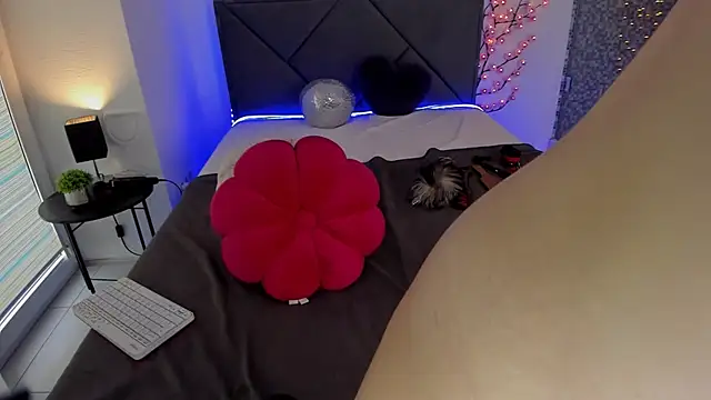 Snapshot of CassieEvans chatting on 10.11.25 CassieEvans online show from 10.11.25