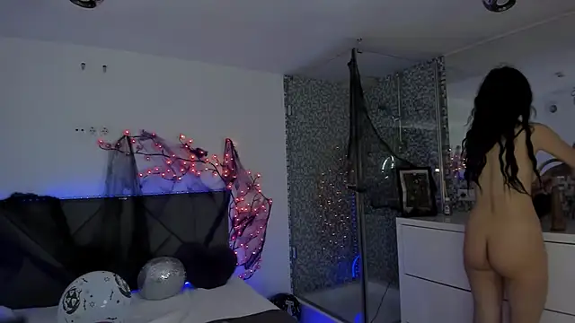 Snapshot of CassieEvans chatting on 10.27.25 CassieEvans online show from 10.27.25