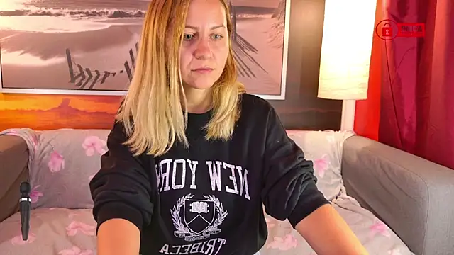 Snapshot of BigBoobsARRI chatting on 10.10.25 BigBoobsARRI online show from 10.10.25