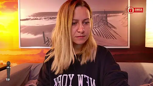 Snapshot of BigBoobsARRI chatting on 10.14.25 BigBoobsARRI online show from 10.14.25