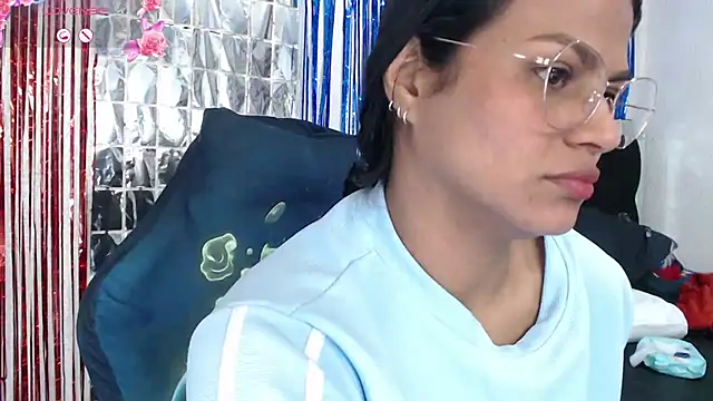 SweetAlmaa online show from 10.04.25