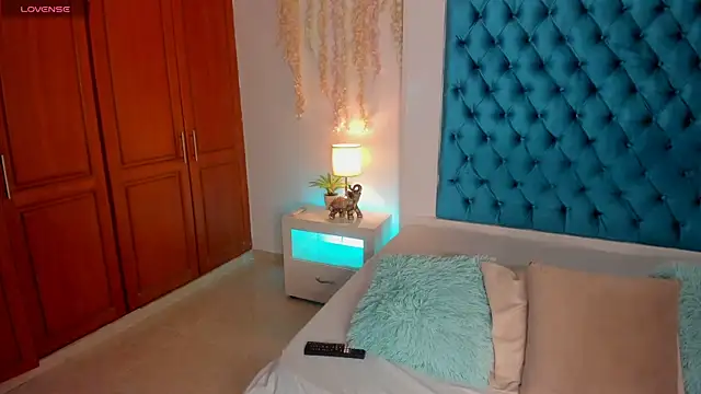 ohrianagibson online show from 04.15.26