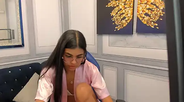 Isa little4u online show from 12.19.24