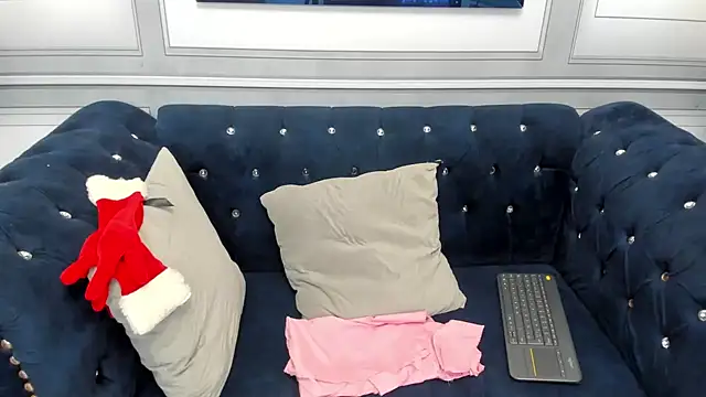 Isa little4u online show from 12.21.24