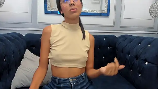 Isa little4u online show from 12.26.24