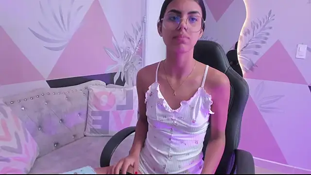 Isa little4u online show from 03.18.25