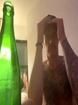 Snapshot of UnCuTupTheBuTT chatting on 10.06.25 UnCuTupTheBuTT online show from 10.06.25