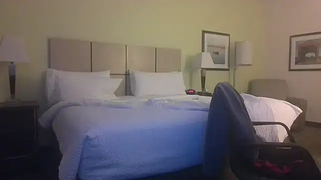 Snapshot of UnCuTupTheBuTT chatting on 10.17.25 UnCuTupTheBuTT online show from 10.17.25