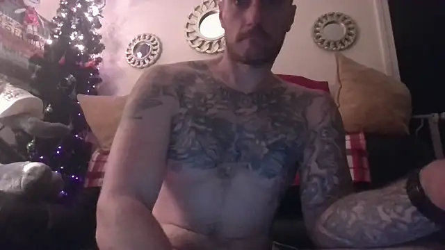 Snapshot of UnCuTupTheBuTT chatting on 10.25.25 UnCuTupTheBuTT online show from 10.25.25