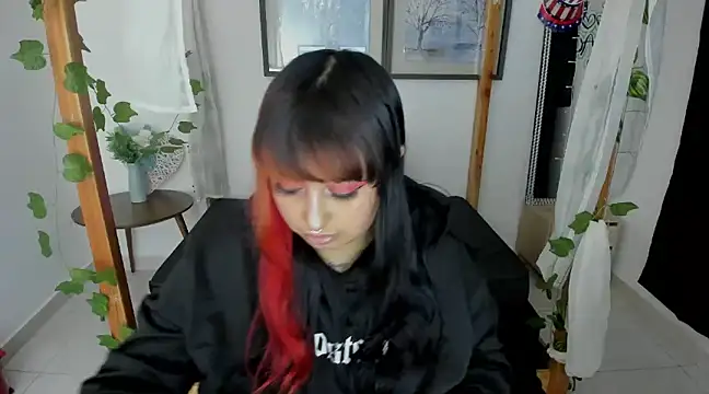 lussyevans24 online show from 01.05.25