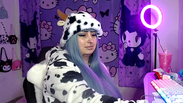 Snapshot of lussyevans24 chatting on 10.05.25 lussyevans24 online show from 10.05.25