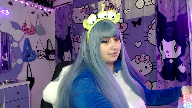 Snapshot of lussyevans24 chatting on 10.15.25 lussyevans24 online show from 10.15.25