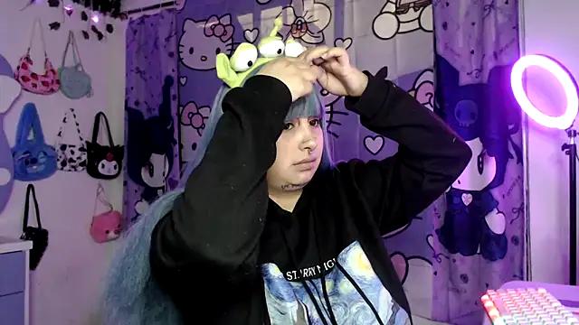 Snapshot of lussyevans24 chatting on 10.20.25 lussyevans24 online show from 10.20.25