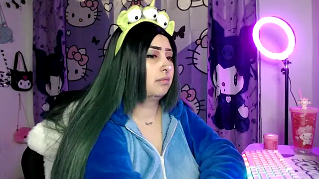 Snapshot of lussyevans24 chatting on 10.30.25 lussyevans24 online show from 10.30.25