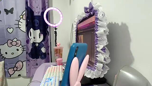 Snapshot of lussyevans24 chatting on 11.05.25 lussyevans24 online show from 11.05.25