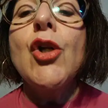 Snapshot of Viola8p chatting on 11.08.25 Viola8p online show from 11.08.25