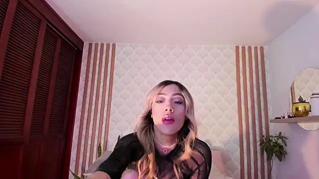 Snapshot of PamelaReall chatting on 06.27.26 PamelaReall online show from 06.27.26