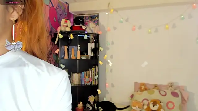 Snapshot of kittyzenn chatting on 10.13.25 kittyzenn online show from 10.13.25