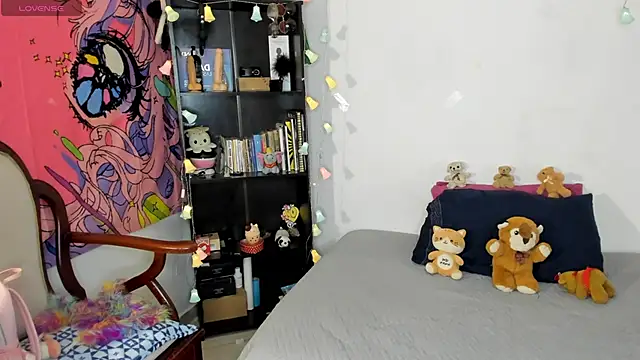 Snapshot of kittyzenn chatting on 10.20.25 kittyzenn online show from 10.20.25