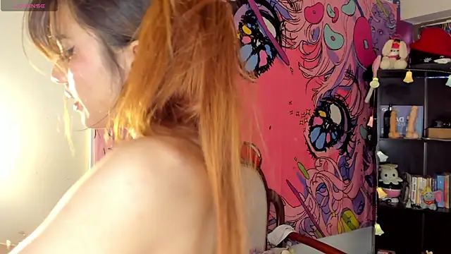 Snapshot of kittyzenn chatting on 10.30.25 kittyzenn online show from 10.30.25