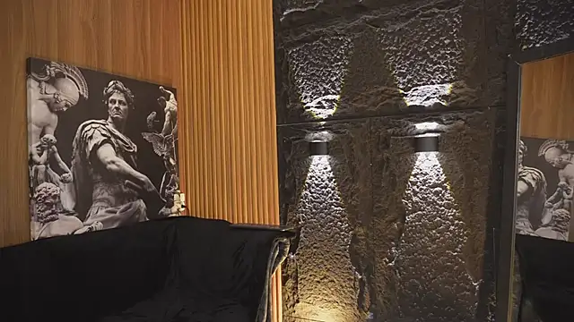 Snapshot of DannSaenz chatting on 10.04.25 DannSaenz online show from 10.04.25