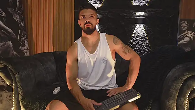 Snapshot of DannSaenz chatting on 10.29.25 DannSaenz online show from 10.29.25