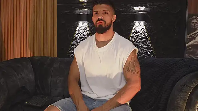 Snapshot of DannSaenz chatting on 11.01.25 DannSaenz online show from 11.01.25