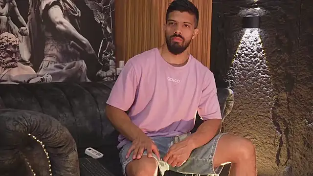 Snapshot of DannSaenz chatting on 11.03.25 DannSaenz online show from 11.03.25