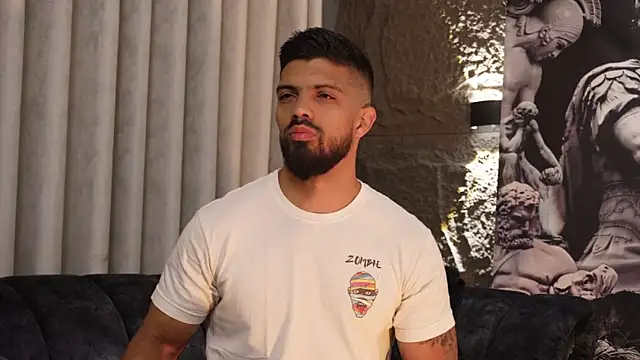 Snapshot of DannSaenz chatting on 11.07.25 DannSaenz online show from 11.07.25