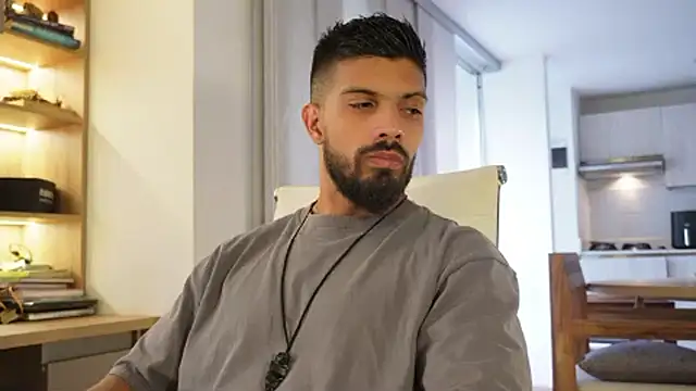 Snapshot of DannSaenz chatting on 11.10.25 DannSaenz online show from 11.10.25