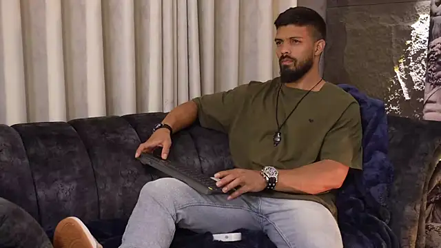 Snapshot of DannSaenz chatting on 11.15.25 DannSaenz online show from 11.15.25