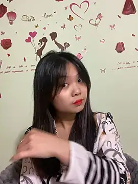 Maeve2k5 online show from 12.18.24