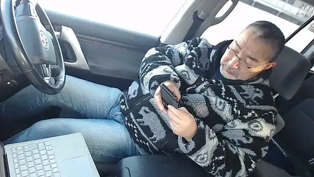 Snapshot of kumao2 chatting on 12.24.24 kumao2 online show from 12.24.24