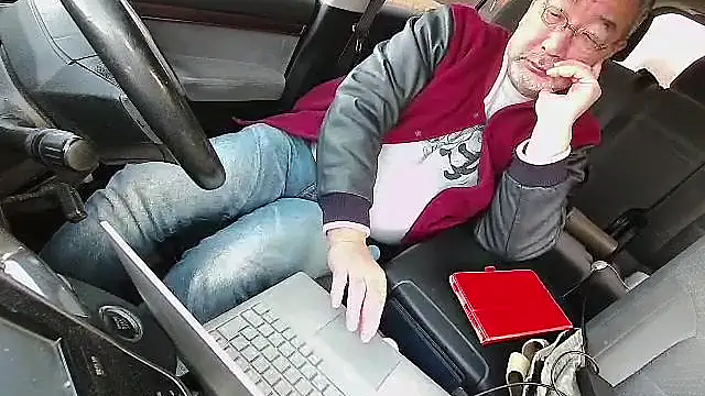 Snapshot of kumao2 chatting on 11.20.25 kumao2 online show from 11.20.25