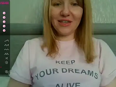 Snapshot of urbadkitty chatting on 12.09.24 urbadkitty online show from 12.09.24