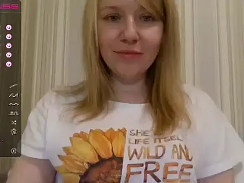 Snapshot of urbadkitty chatting on 12.15.24 urbadkitty online show from 12.15.24