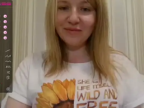 Snapshot of urbadkitty chatting on 12.15.24 urbadkitty online show from 12.15.24