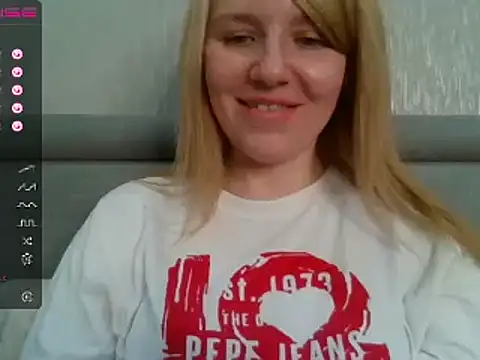 Snapshot of urbadkitty chatting on 12.20.24 urbadkitty online show from 12.20.24