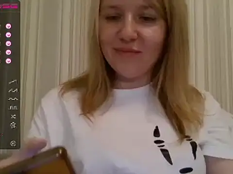 Snapshot of urbadkitty chatting on 12.24.24 urbadkitty online show from 12.24.24