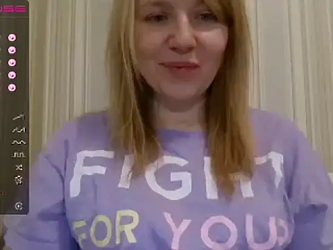 Snapshot of urbadkitty chatting on 12.30.24 urbadkitty online show from 12.30.24