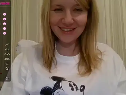 Snapshot of urbadkitty chatting on 01.03.25 urbadkitty online show from 01.03.25