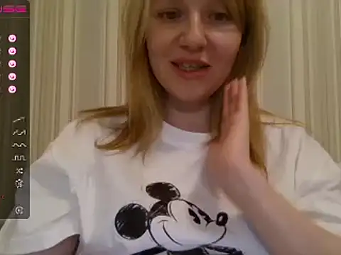 Snapshot of urbadkitty chatting on 01.03.25 urbadkitty online show from 01.03.25