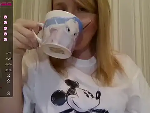 Snapshot of urbadkitty chatting on 01.17.25 urbadkitty online show from 01.17.25