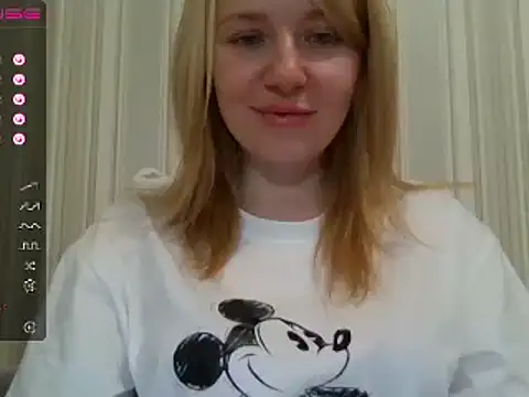 Snapshot of urbadkitty chatting on 01.19.25 urbadkitty online show from 01.19.25