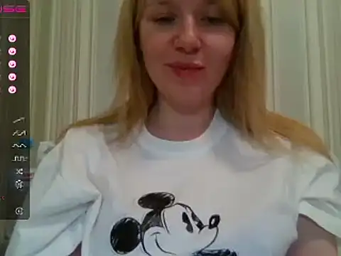 Snapshot of urbadkitty chatting on 01.24.25 urbadkitty online show from 01.24.25