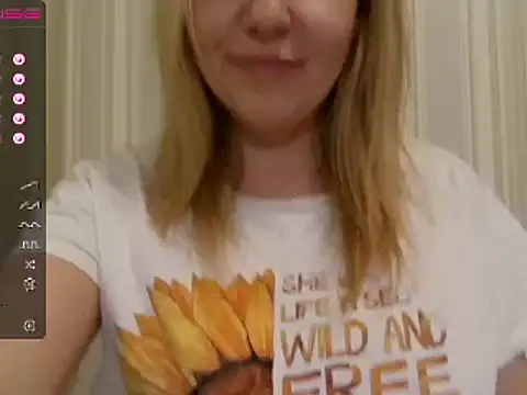 Snapshot of urbadkitty chatting on 02.15.25 urbadkitty online show from 02.15.25