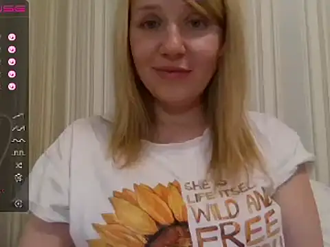 Snapshot of urbadkitty chatting on 02.16.25 urbadkitty online show from 02.16.25