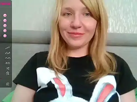 Snapshot of urbadkitty chatting on 02.20.25 urbadkitty online show from 02.20.25