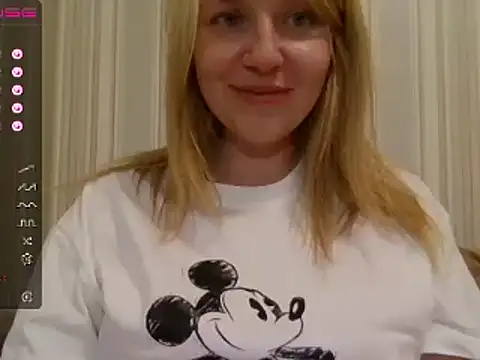 Snapshot of urbadkitty chatting on 02.21.25 urbadkitty online show from 02.21.25